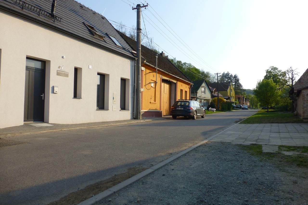 Pod Kralicim Vrchem Apartment Milovice  ภายนอก รูปภาพ